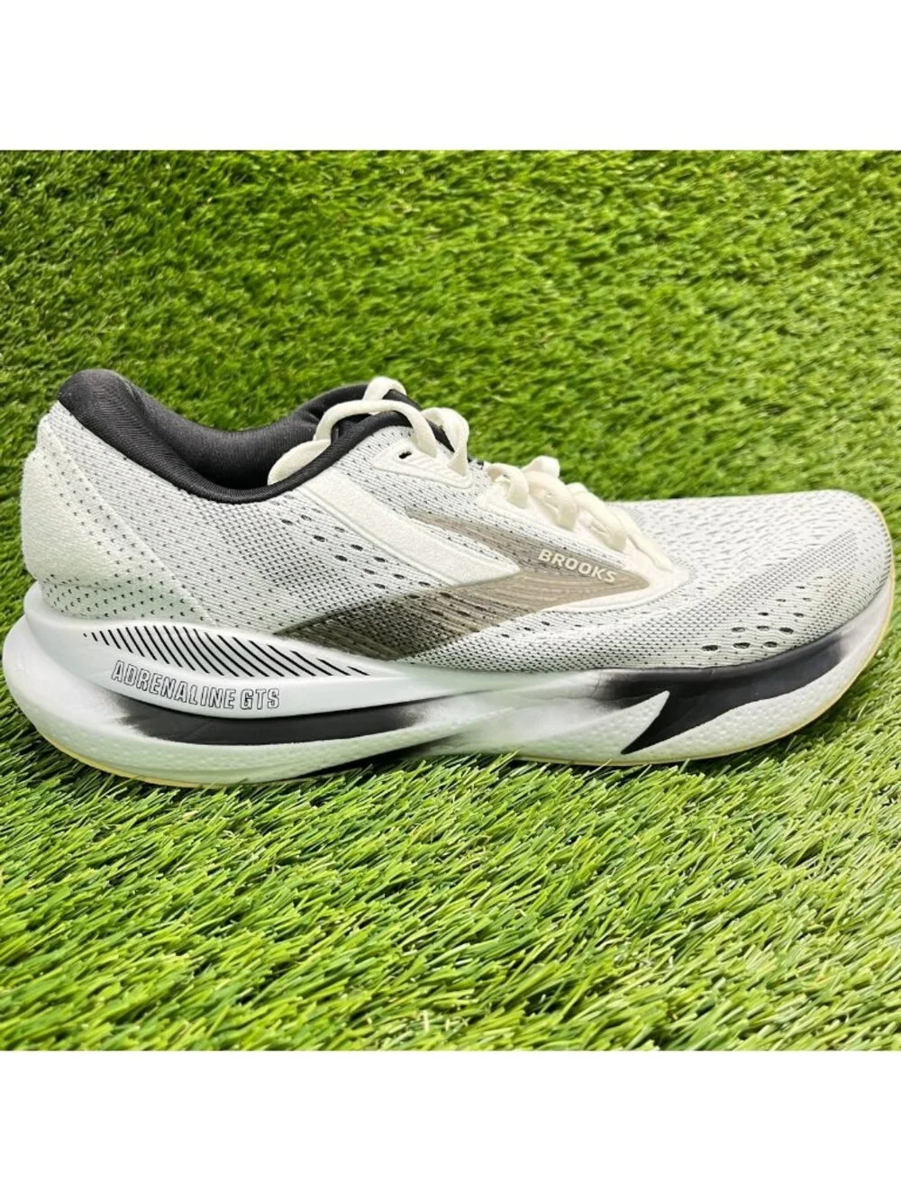 Brooks Adrenaline GTS 24 Womens Size 9.5 White Athletic Running Shoes Sneakers